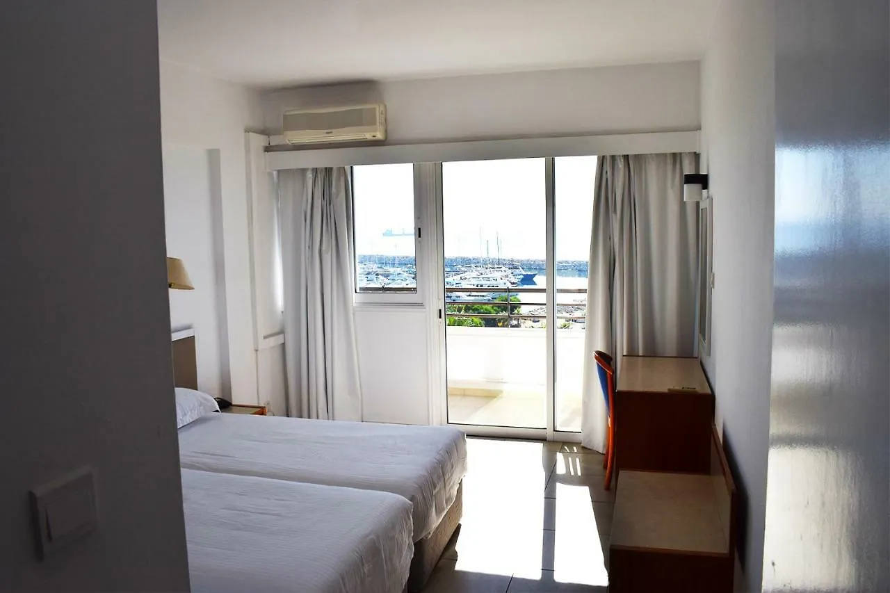 Sun Hall Beach Hotel Apartments Larnaca
